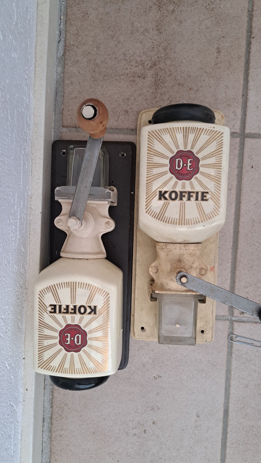 Vintage Douwe Egberts Koffiemolen (2 stuks), Antiek en Kunst, Antiek | Keukenbenodigdheden, Ophalen