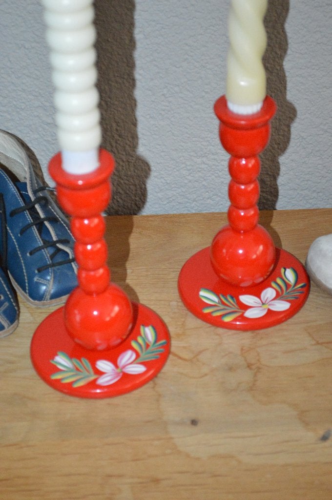 2 prachtige vintageZWEEDSE houten kandelaars handbeschilderd, Diversen, Ophalen of Verzenden, Nieuw