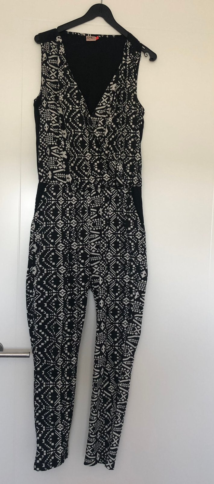 Leuke, zwart witte jumpsuit van Only maat 38, Kleding | Dames, Jumpsuits, Ophalen of Verzenden, Maat 38/40 (M), Zwart