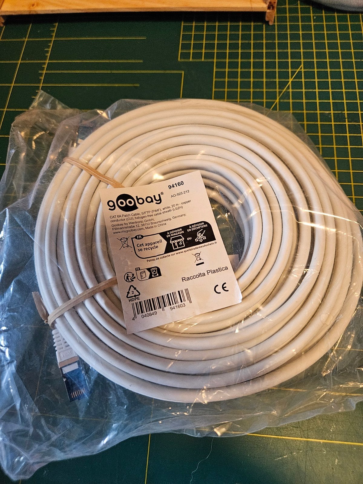 Goobay CAT 6A Patchkabel S/FTP (PIMF) - 20m wit, Computers en Software, Pc- en Netwerkkabels, Ophalen of Verzenden, Nieuw