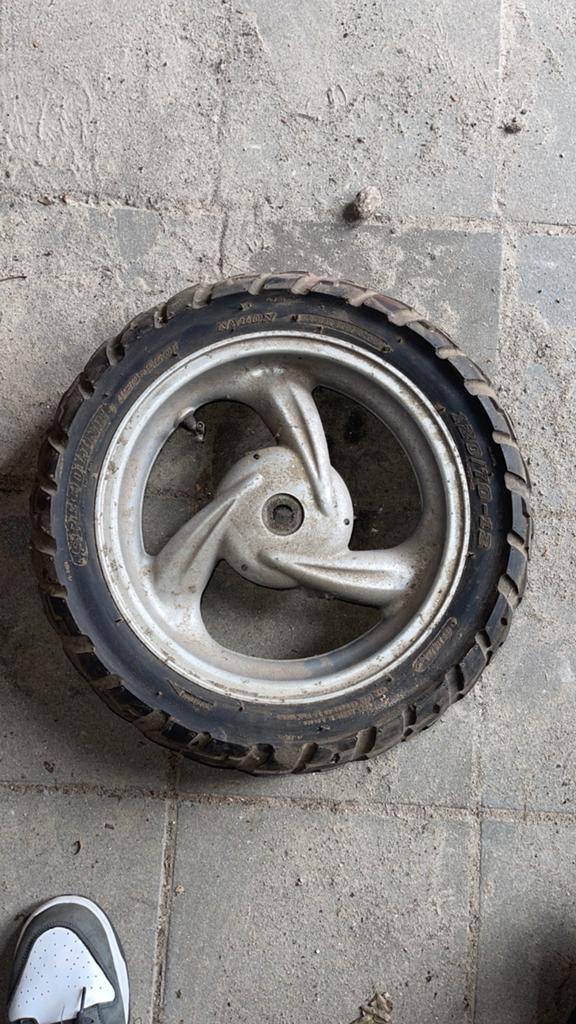 Scooter wiel, Fietsen en Brommers, Ophalen of Verzenden, Overige typen, Overige merken