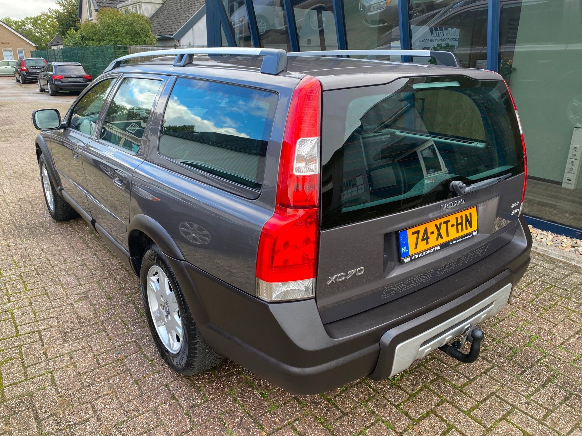 Volvo XC70 2.5 T Momentum AWD Automaat BTW / Youngtimer, Auto's, Automaat, Bruin, XC70, 2521 cc