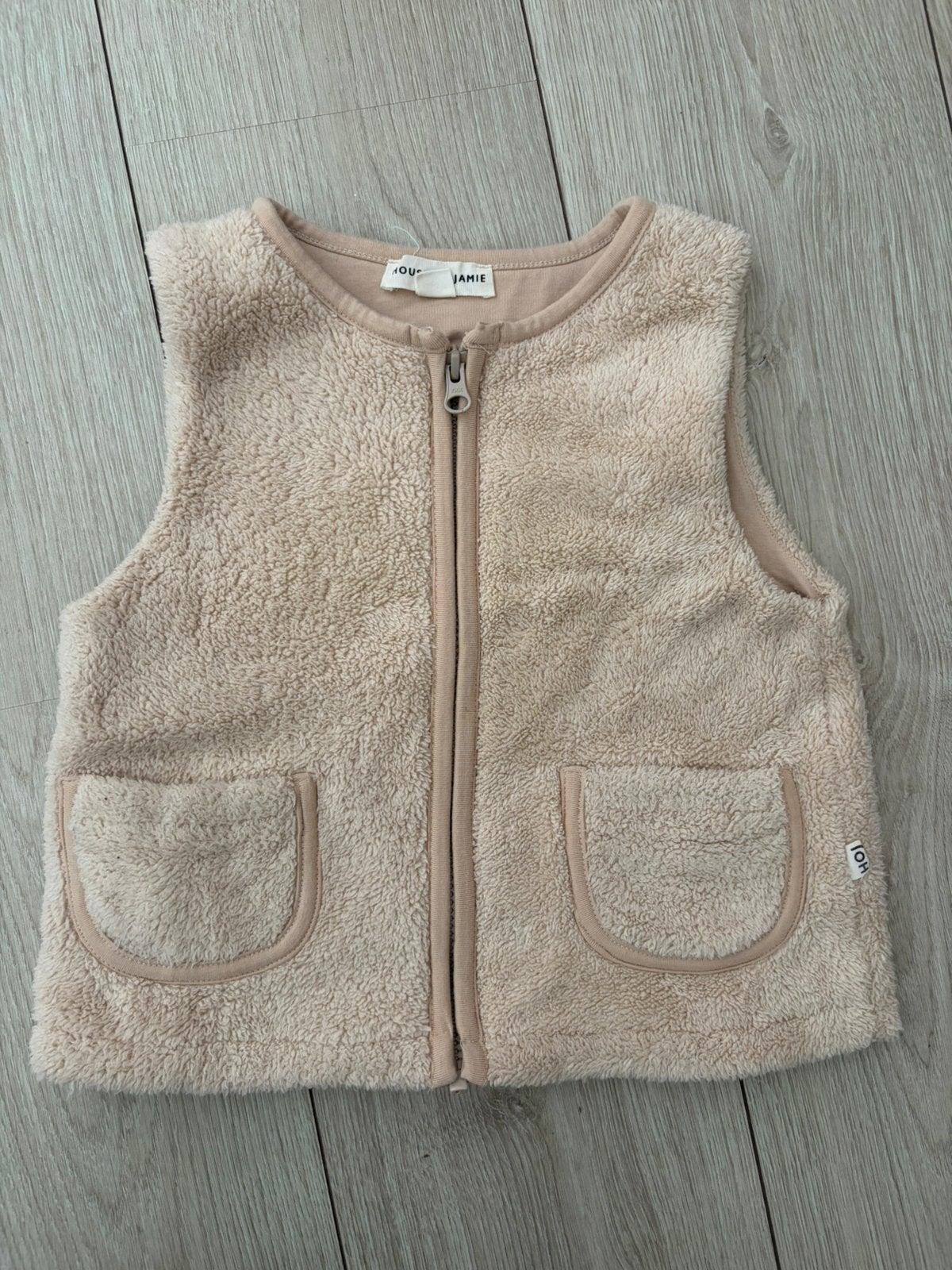 House of Jamie bodywarmer beige 110/116, Ophalen of Verzenden, Zo goed als nieuw, Meisje, Jas
