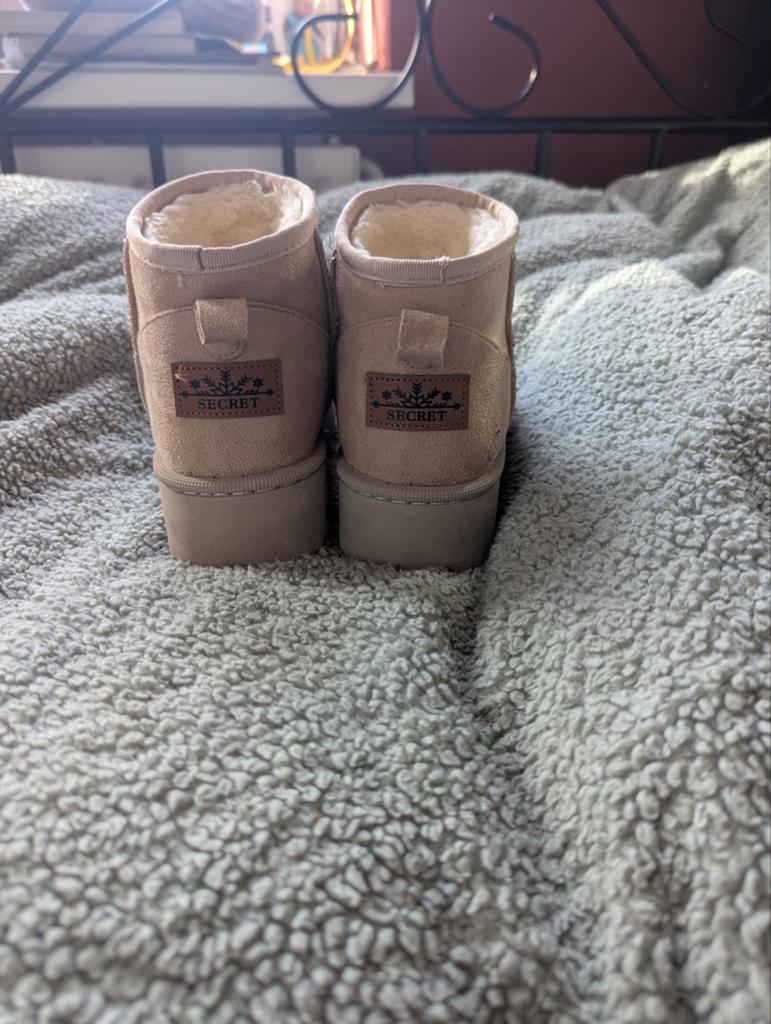 Winterlaarsjes, Secret, Beige, Overige typen, Ophalen of Verzenden