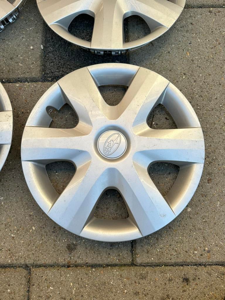 Subaru wieldoppen 13 inch, Ophalen of Verzenden, Zo goed als nieuw