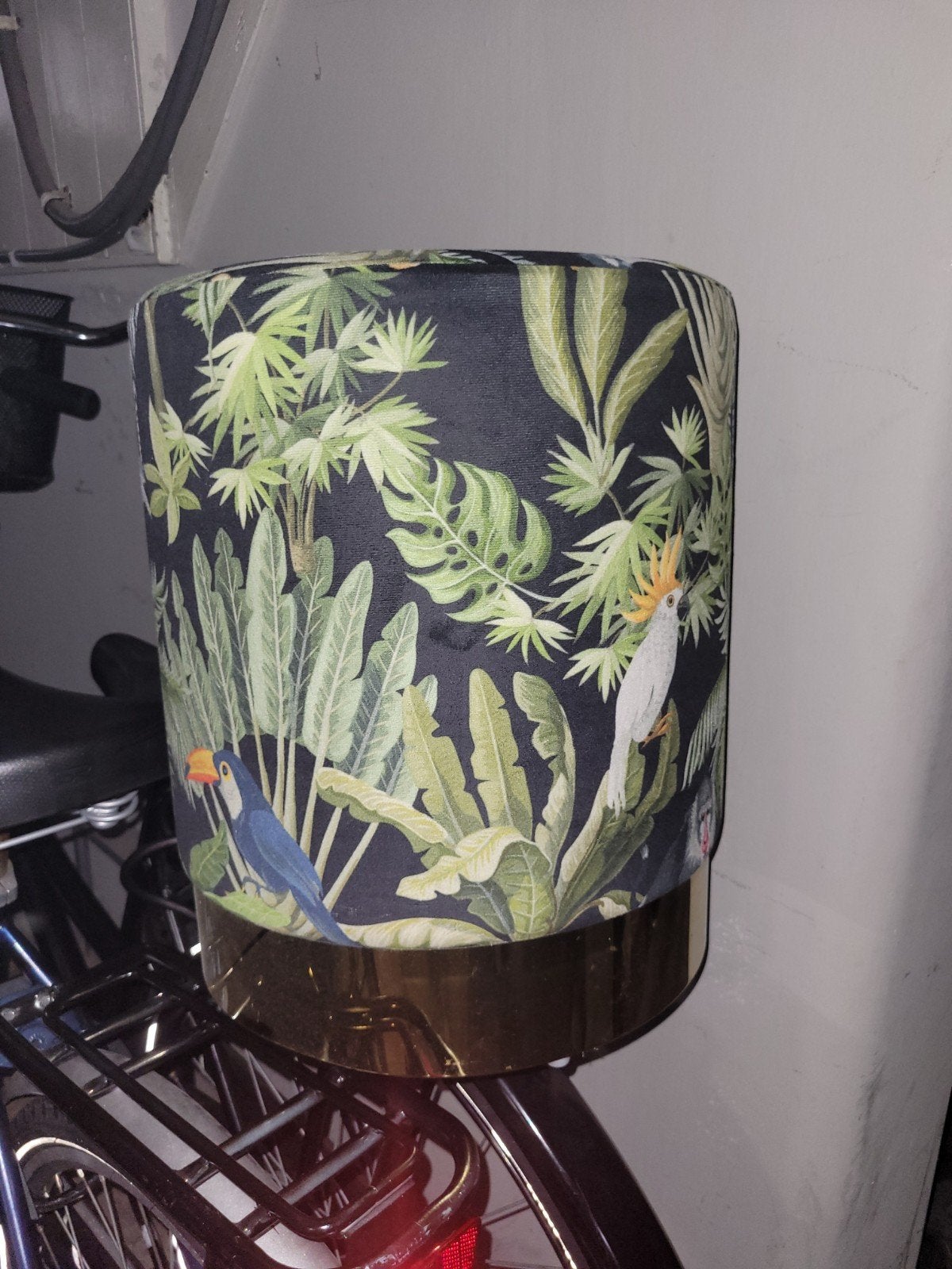 Poef met tropische print en gouden accent, Huis en Inrichting, Minder dan 50 cm, Rond, Minder dan 50 cm, Ophalen of Verzenden