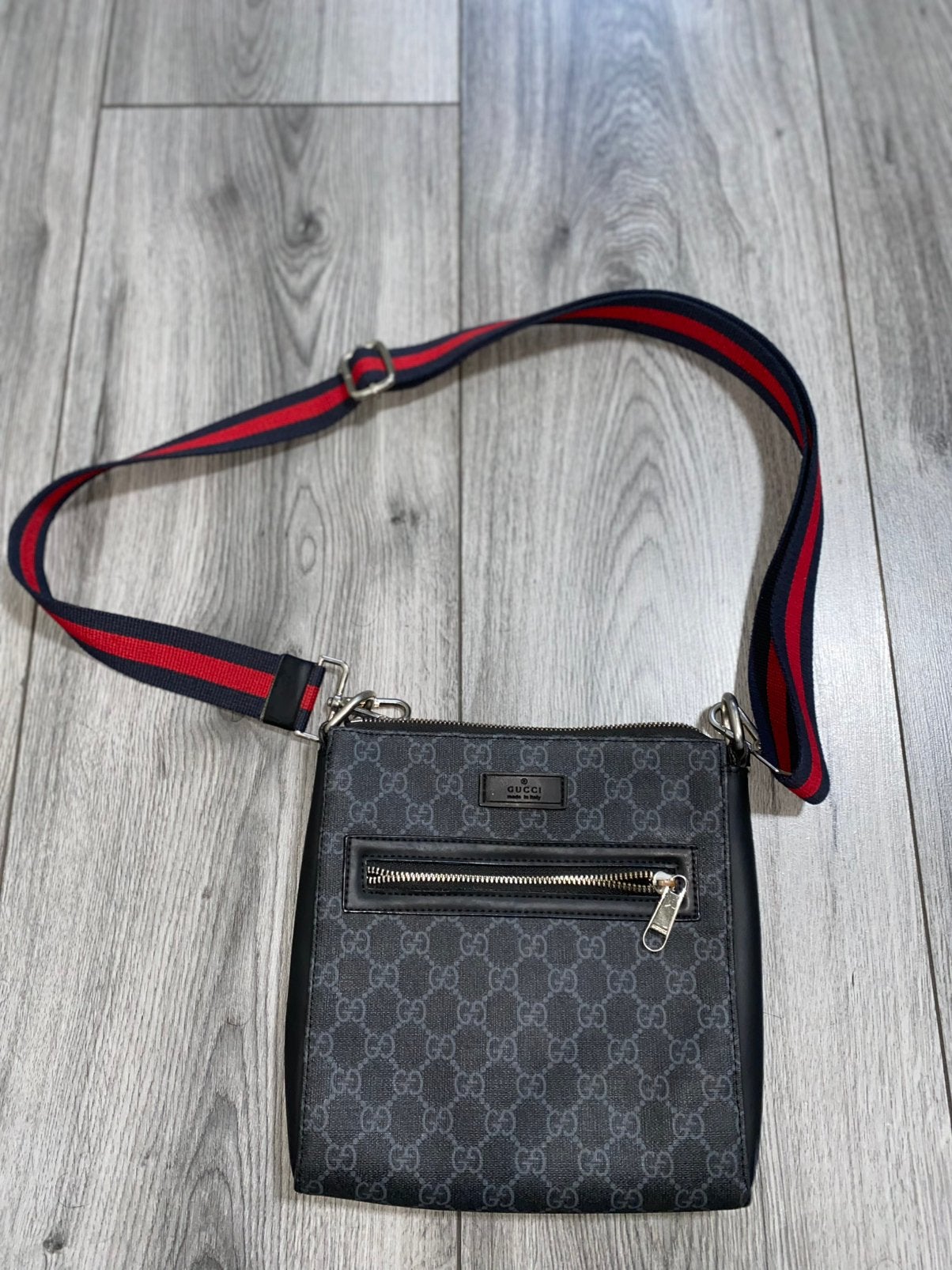 Gucci Schoudertas Zwart met Rood/Blauwe Band, Sieraden, Tassen en Uiterlijk, Tassen | Schoudertassen, Overige merken, Gebruikt