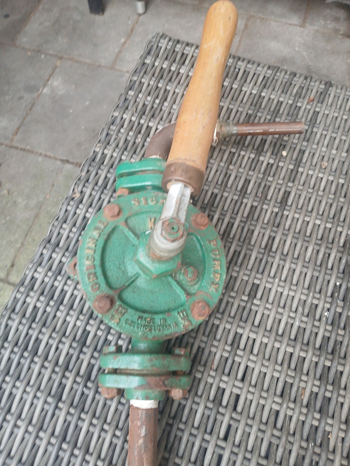 Vintage handpomp voor vloeistoffen - groen gietijzer, Tuin en Terras, Ophalen of Verzenden