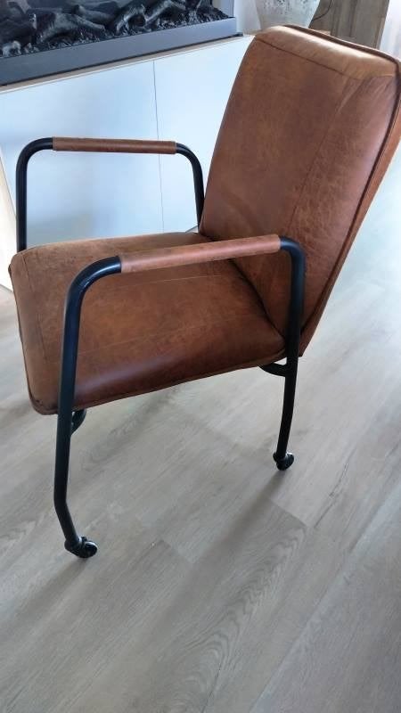 4 X Industriële eetkamerstoel met armleuningen en wieltjes, Ophalen, Gebruikt, Bruin, Industrieel, Modern