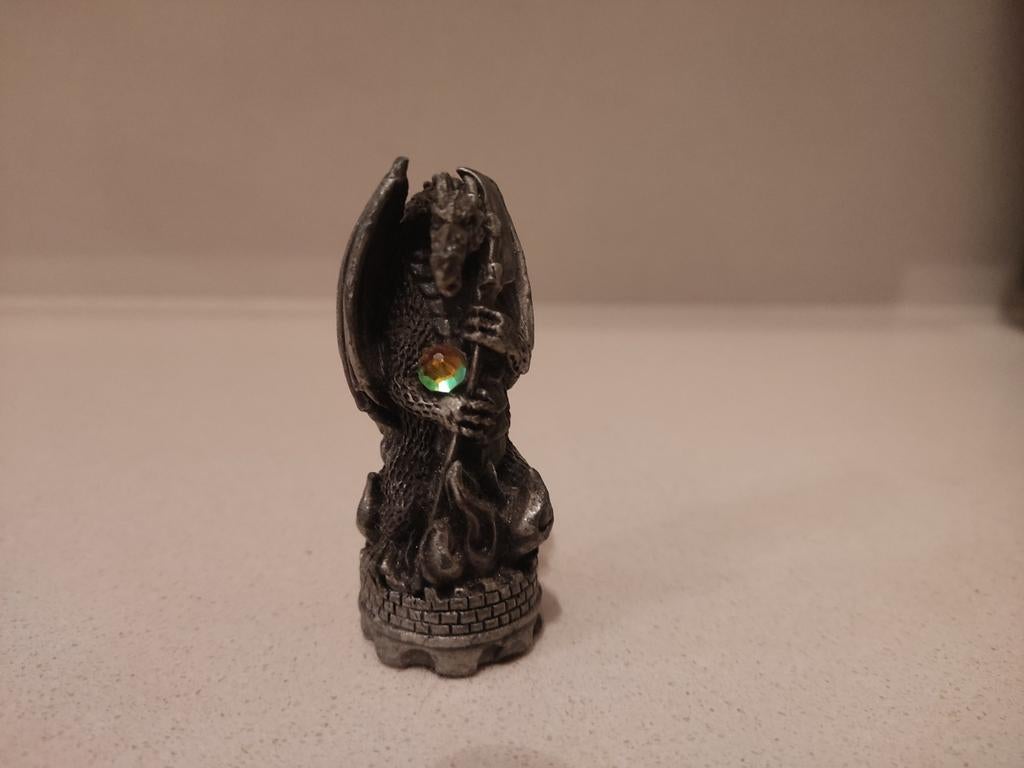 Gedetailleerd drakenbeeldje met glimmende edelsteen, Verzamelen, Beelden en Beeldjes, Ophalen, Zo goed als nieuw, Fantasy
