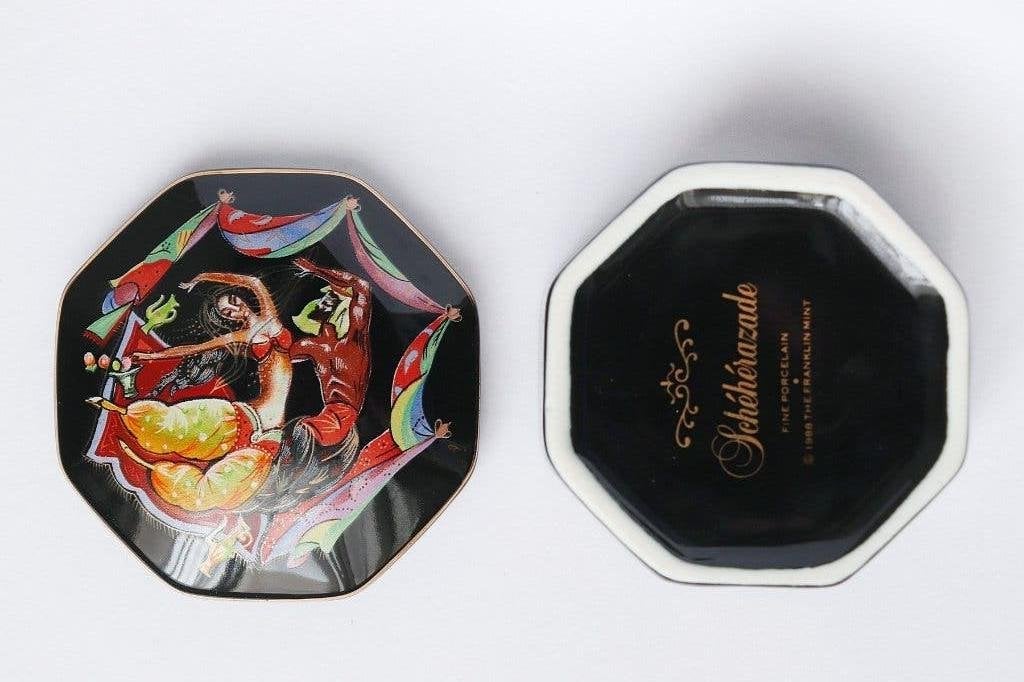 “Sheherazade” porseleinen speeldoos, Ophalen of Verzenden