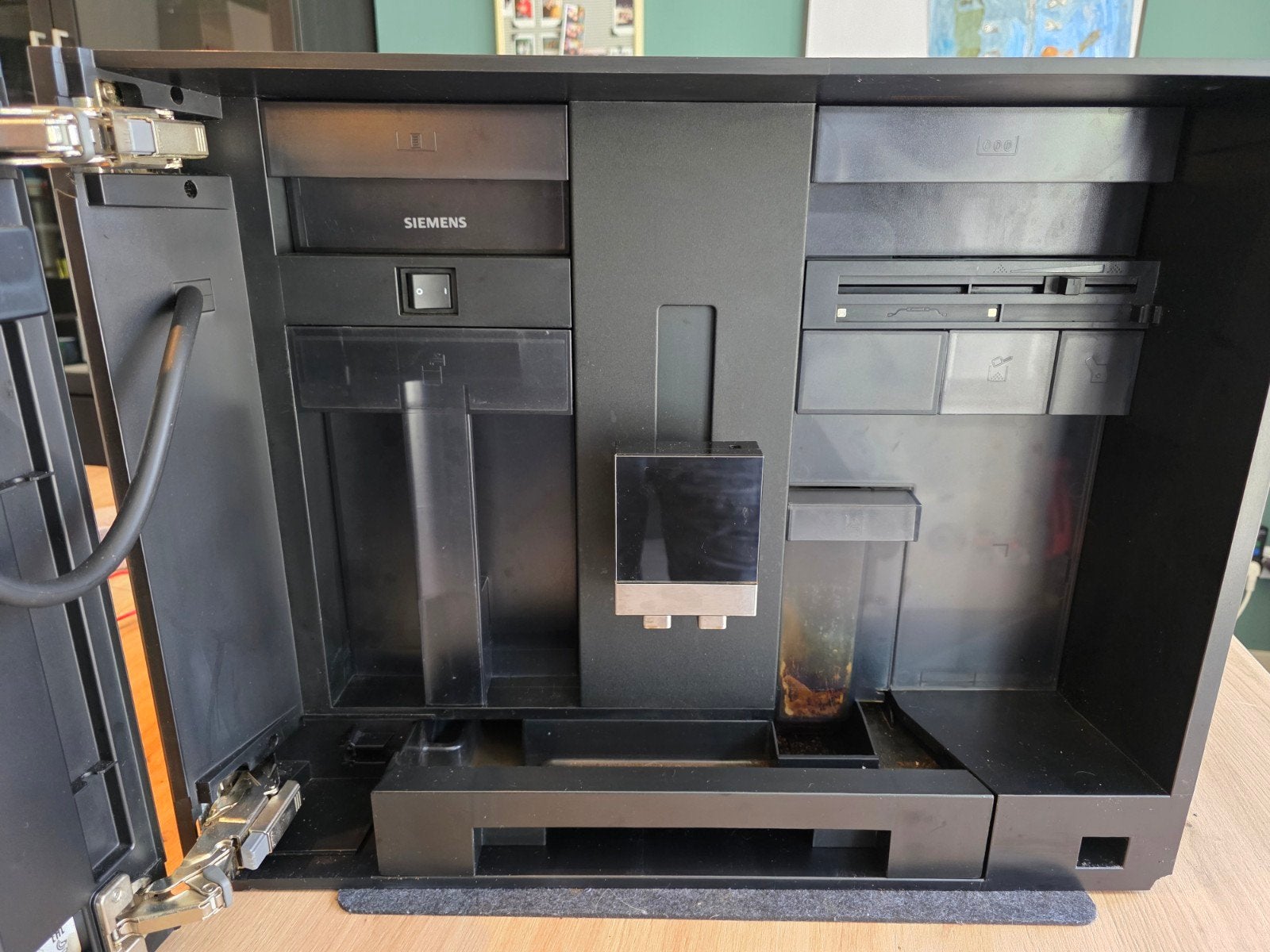 Siemens inbouw koffiemachine CT636LES1/04 - defect, Ophalen, Afneembaar waterreservoir, Info@siemens.nl, Koffiemachine