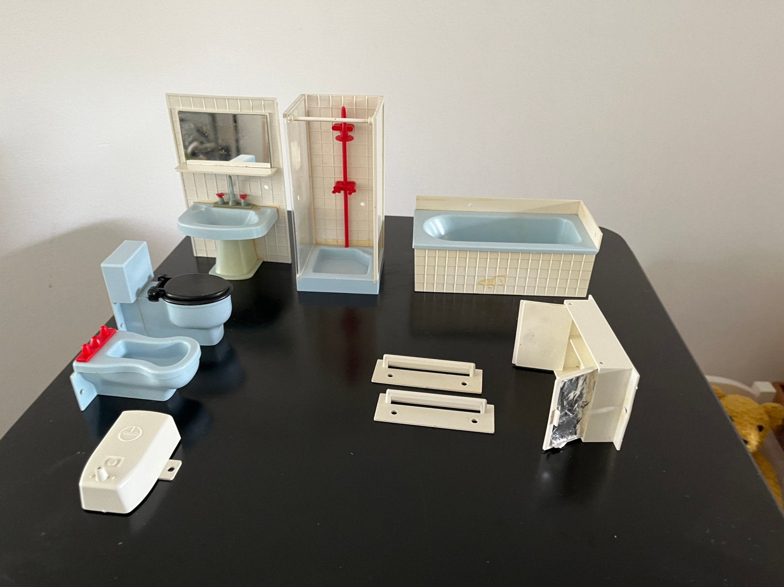 Retro badkamer voor poppenhuis  plastic, Ophalen of Verzenden, Zo goed als nieuw, Poppenhuis