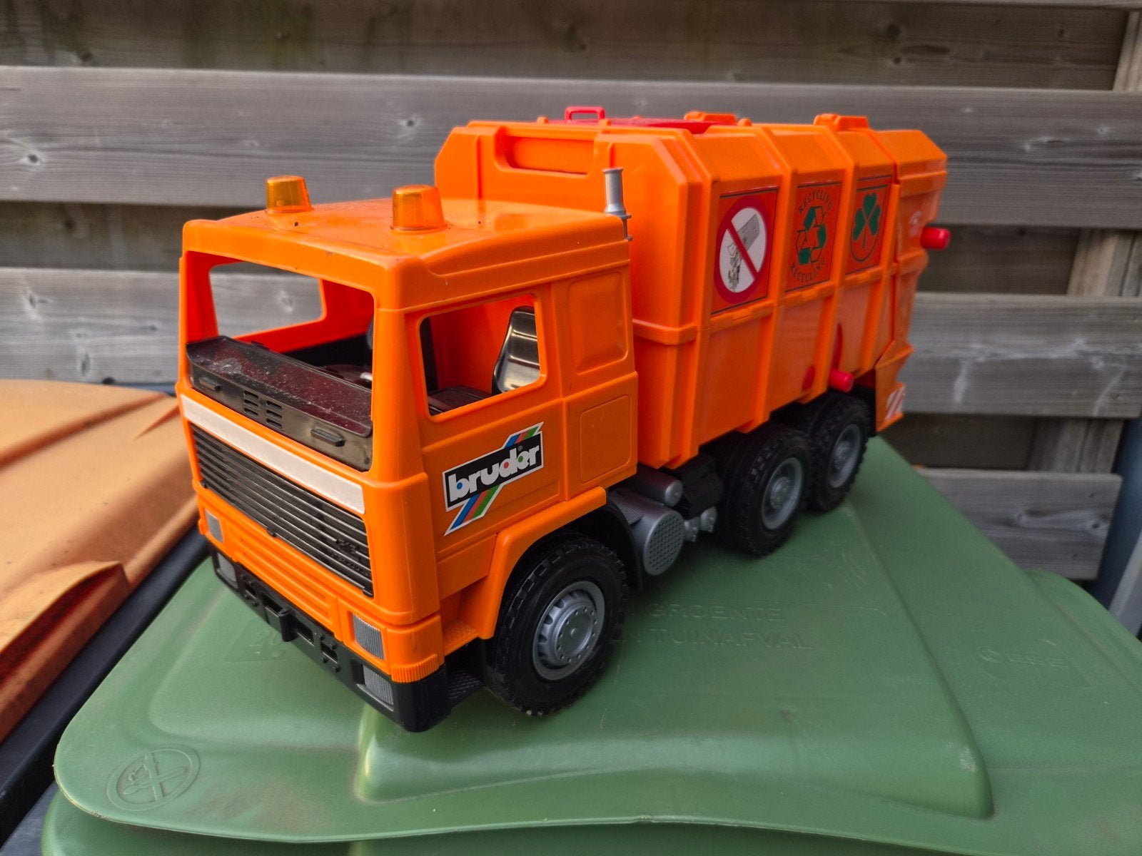 verschilende vuilnisauto.s, B, Ophalen of Verzenden, Zo goed als nieuw, Bruder