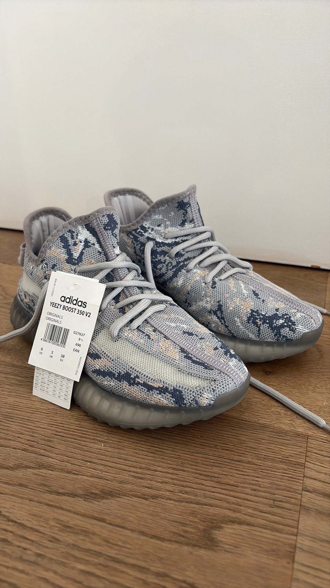 Yeezy 350 v2, Wit, Nieuw, Ophalen of Verzenden, Sneakers of Gympen