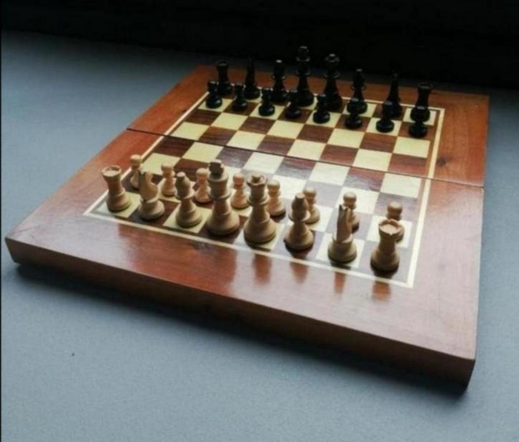 Fraai xl opklapbaar backgammon /schaakbord met houten stukke, Ophalen of Verzenden, Minder dan 500 stukjes, Zo goed als nieuw