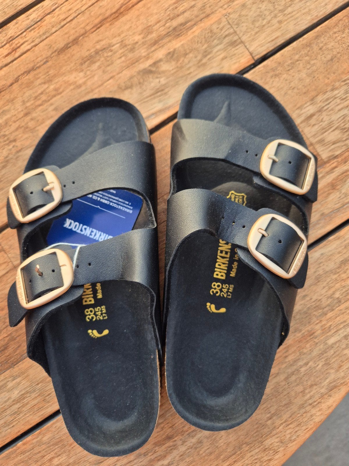 Slippers maat 38 zwart met goudkleurige gespen, Kleding | Dames, Schoenen, Slippers, Verzenden, Zwart, Nieuw