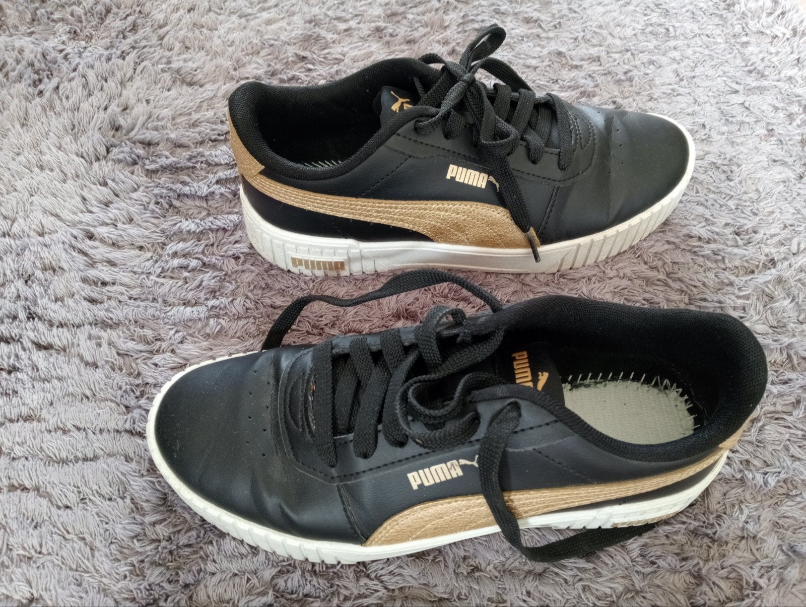 Puma sneakers zwart met goudaat 38, Puma, Zwart, Ophalen of Verzenden, Sneakers of Gympen