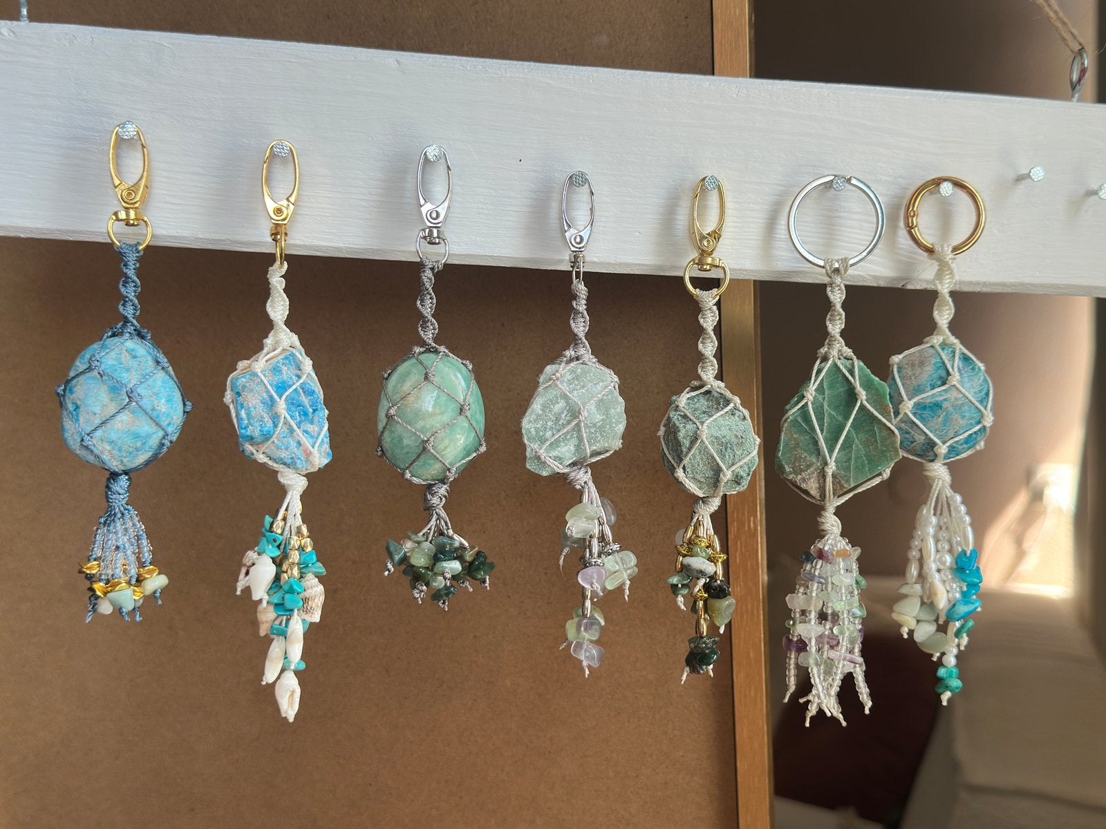 Unieke handgemaakte (macramé) edelsteen sleutelhangers!, Sieraden, Tassen en Uiterlijk, Ophalen of Verzenden, Nieuw