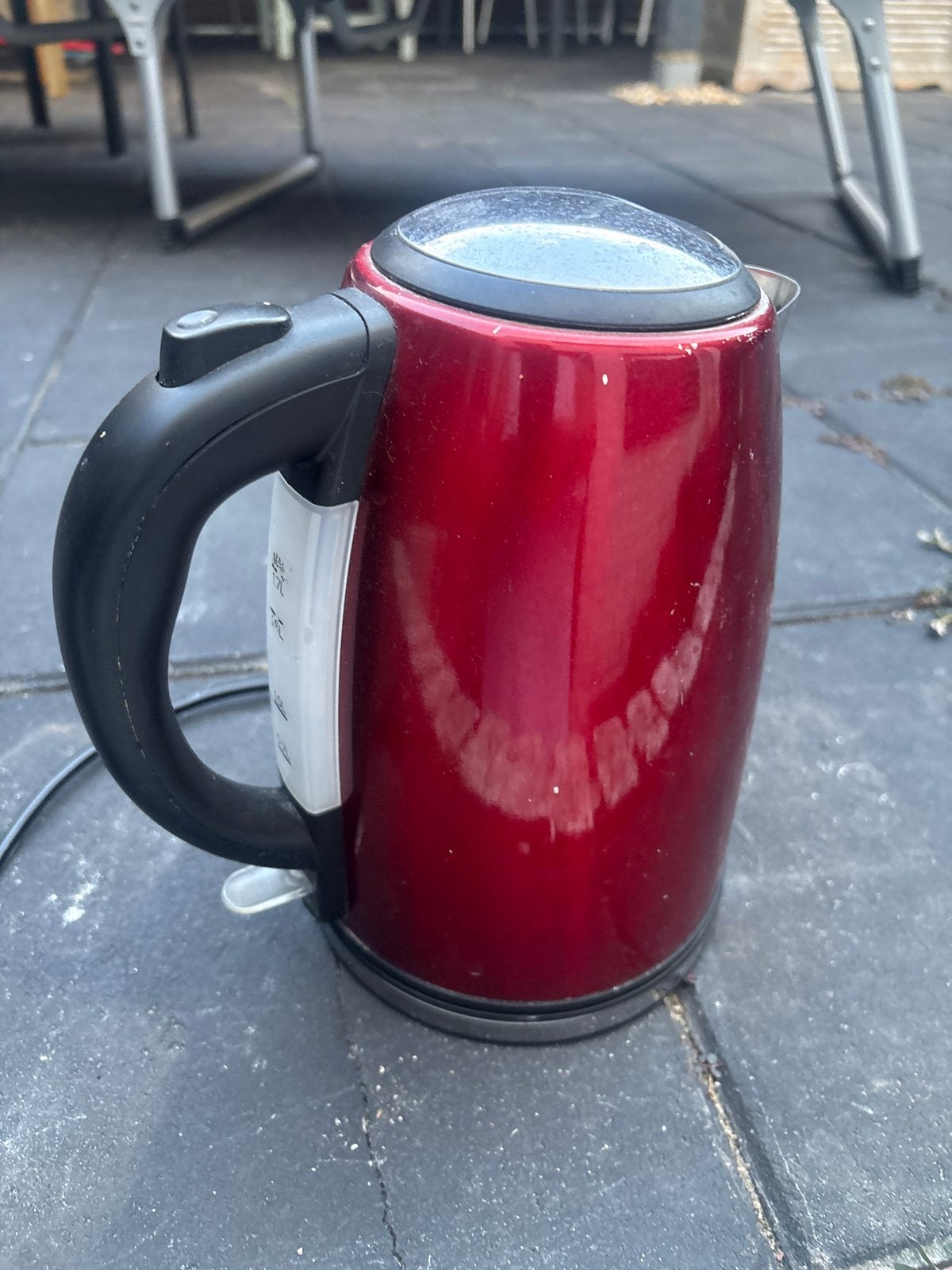 Rode waterkoker - Gebruikt, Witgoed en Apparatuur, Waterkokers, 1 tot 2 liter, Ophalen of Verzenden, Gebruikt, Draadloos