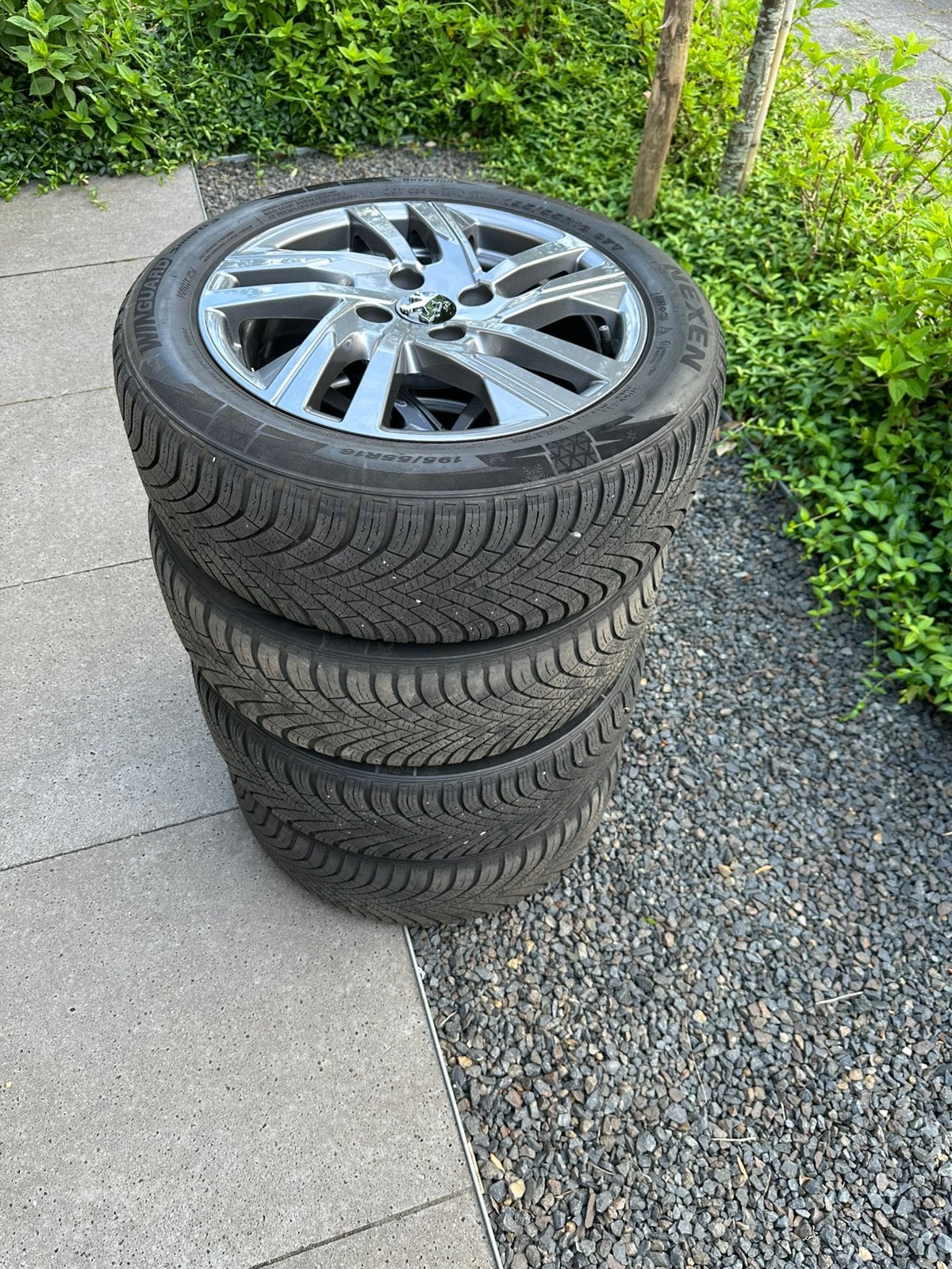 Set originele Peugeot 208 velgen + banden 16 inch, Auto-onderdelen, Banden en Velgen, Gebruikt, Banden en Velgen, Winterbanden