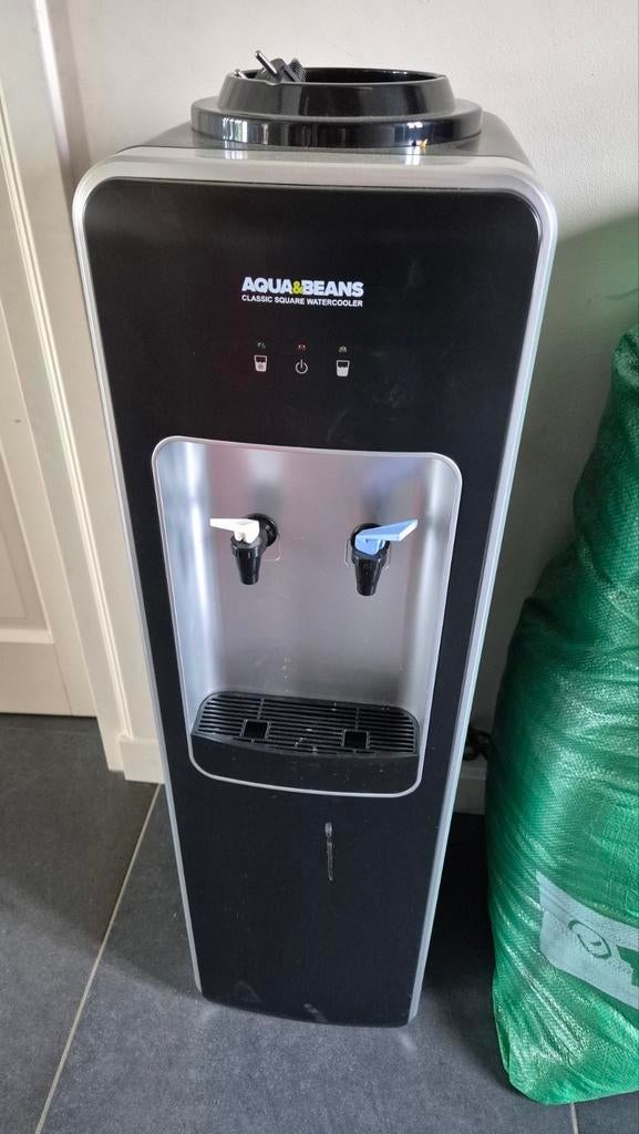 Aqua & Beans waterkoeler met 4 flessen water, Ophalen, Waterkoeler
