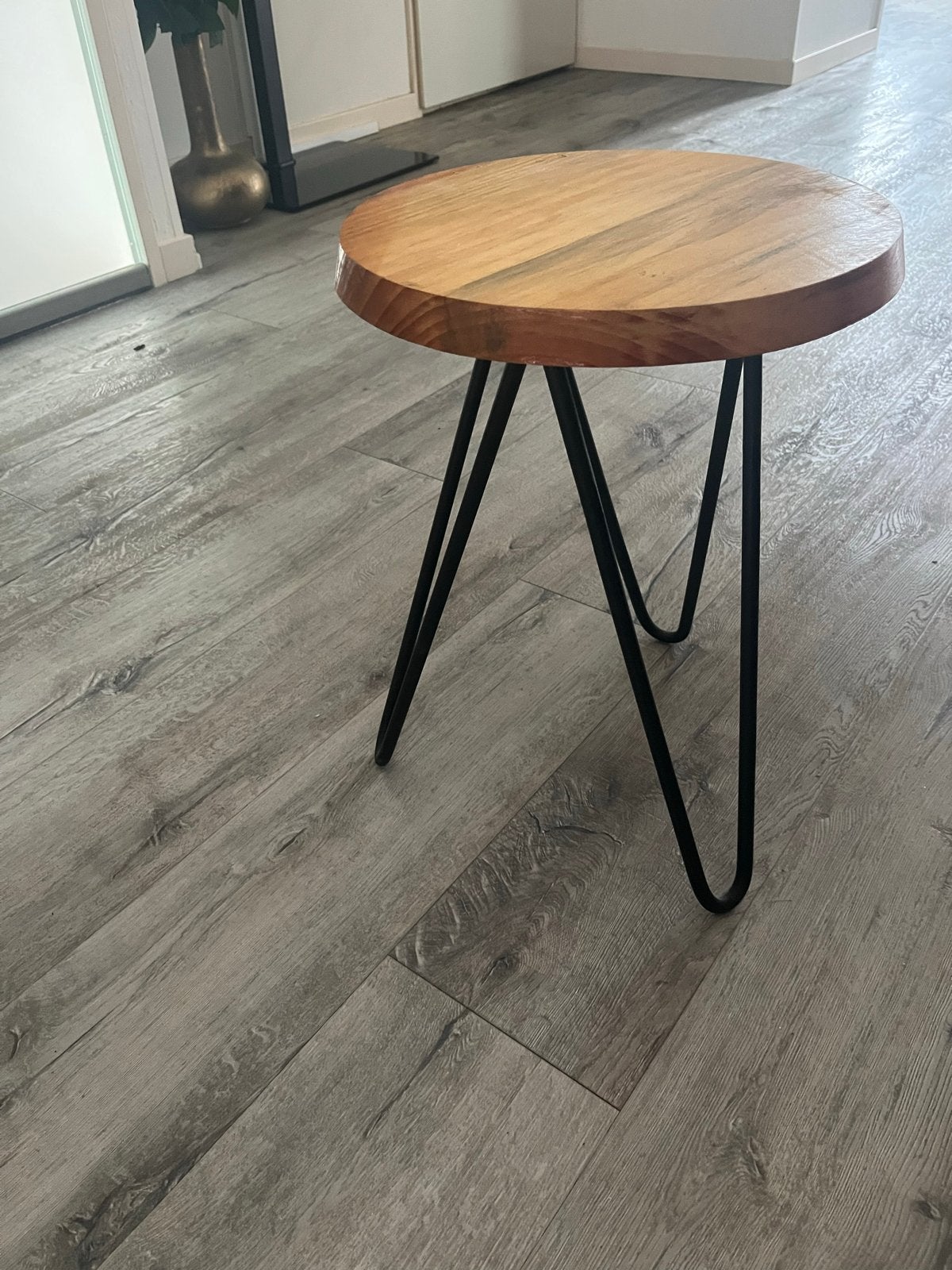 Houten krukje met metalen poten, Ophalen, Gebruikt, Hout