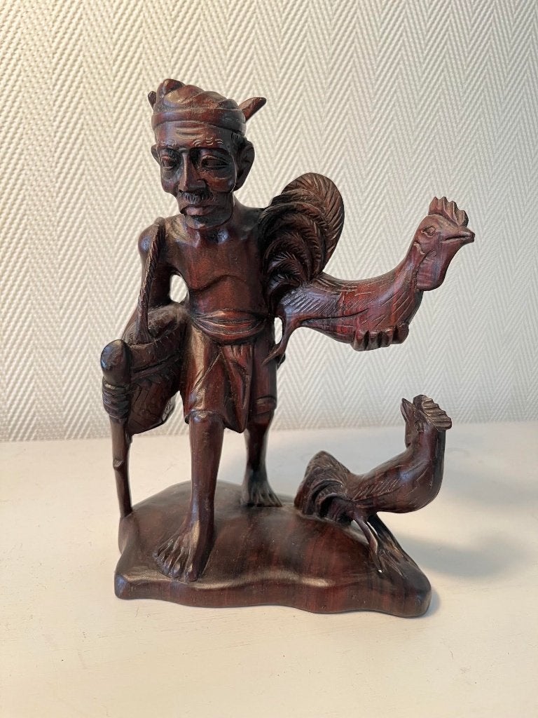 Balinese houten beeld van een man met een vechthaan 20cm, Ophalen of Verzenden