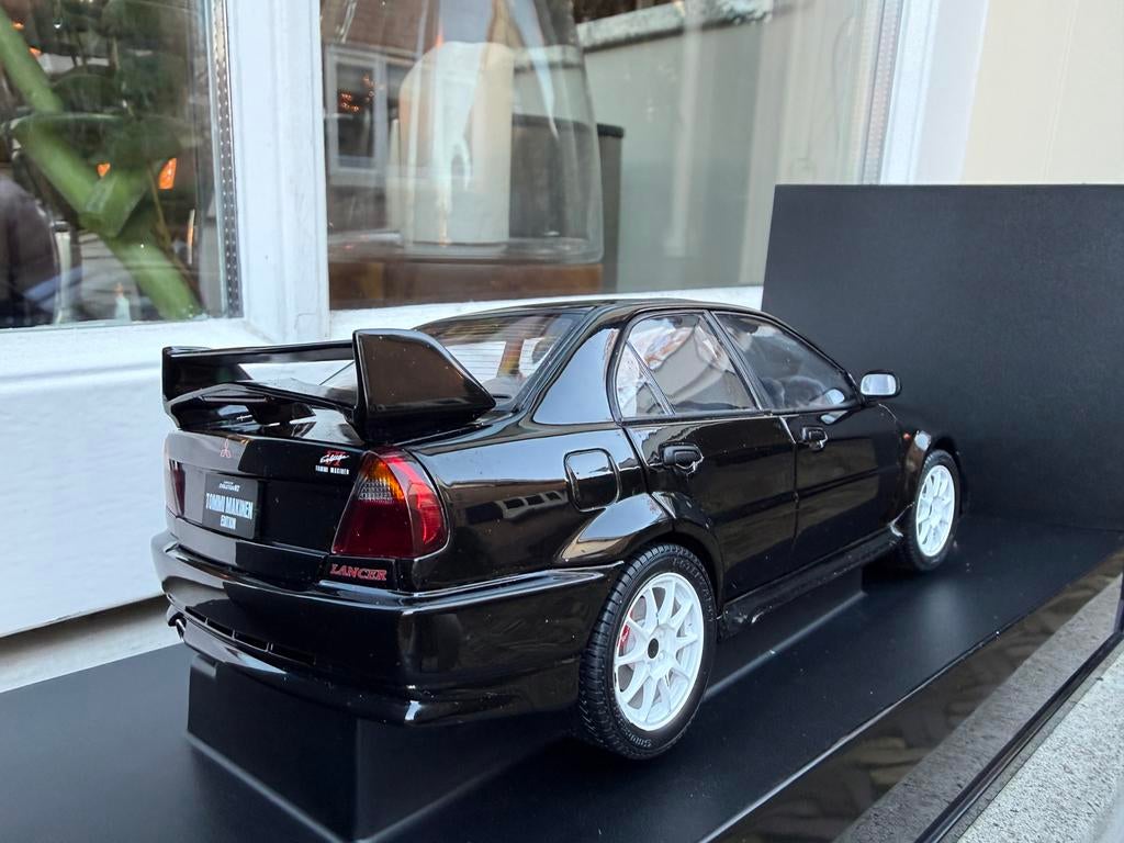 1:18 Mitsubishi Lancer Evo VI zwart Tommi Makinen Autoart, Hobby en Vrije tijd, Modelauto's | 1:18, Auto, Autoart, Ophalen of Verzenden