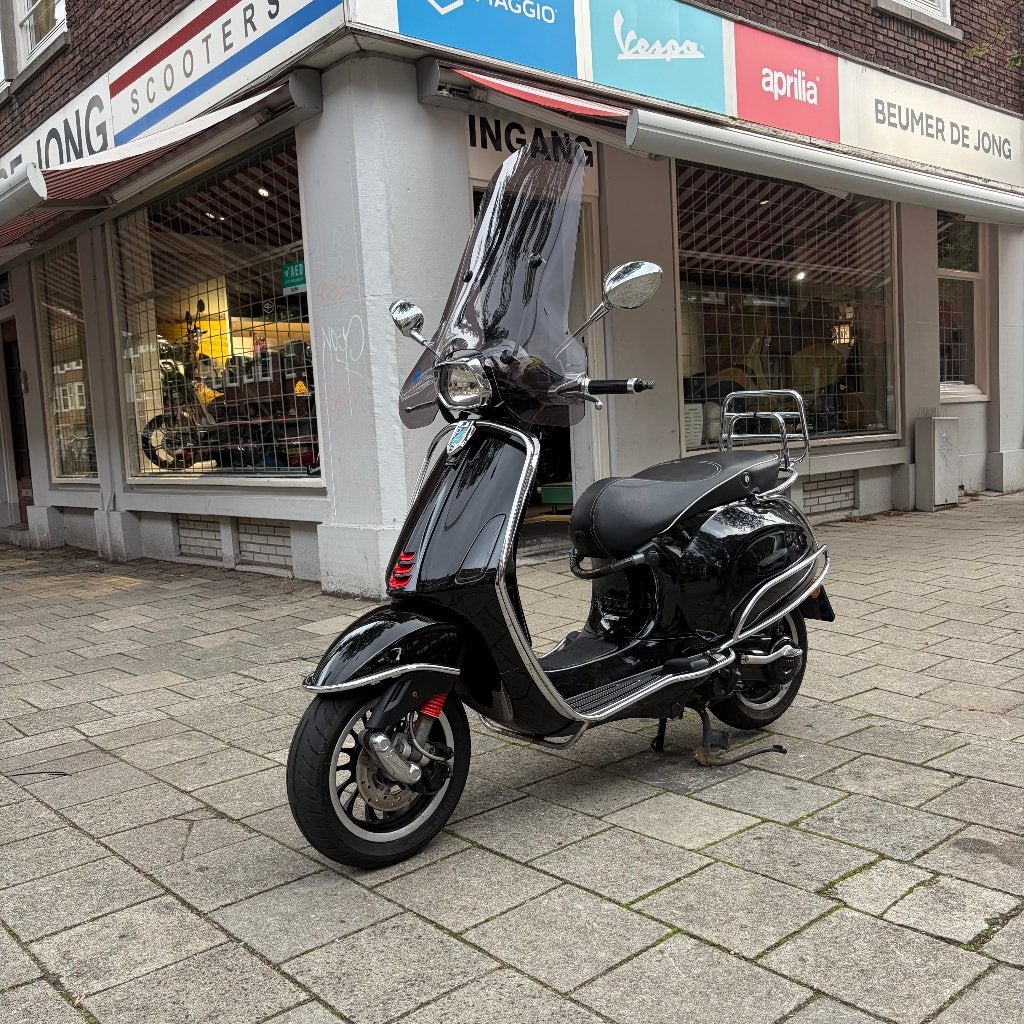 Vespa Sprint Zwart - 5/9/2014 - 9733 km - NIEUWSTAAT, Fietsen en Brommers, Overige modellen, Ophalen of Verzenden, Zo goed als nieuw