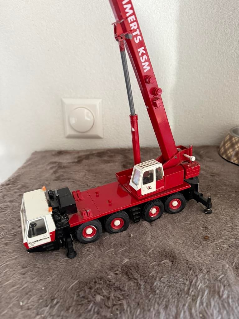 Lommerts kraan ksm, Hobby en Vrije tijd, Modelauto's | 1:50, Ophalen of Verzenden, Gebruikt, Hijskraan, Tractor of Landbouw