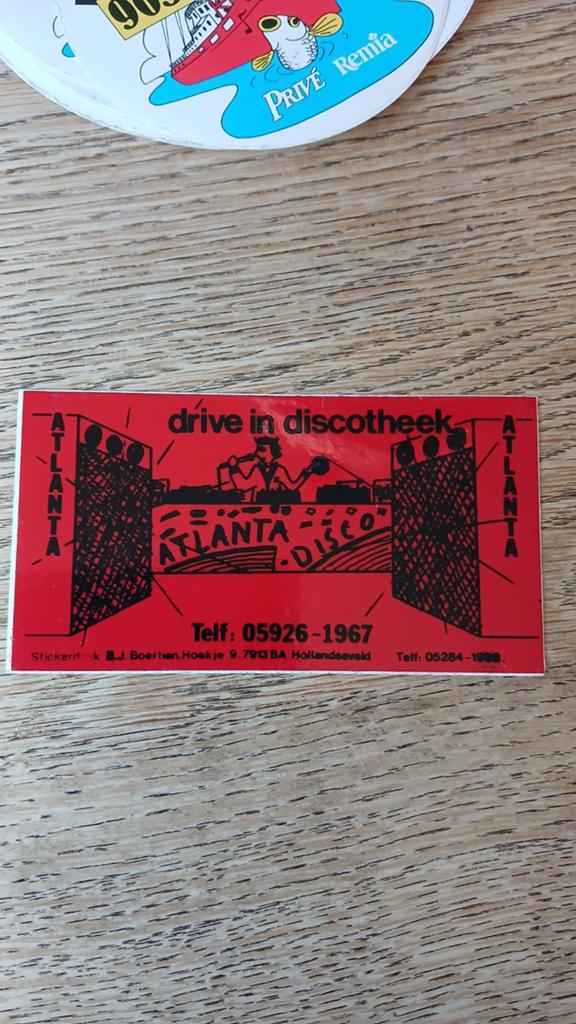 Sticker Atlanta Drive In Discotheek, HOLLANDSCHEVELD, Ophalen of Verzenden, Zo goed als nieuw