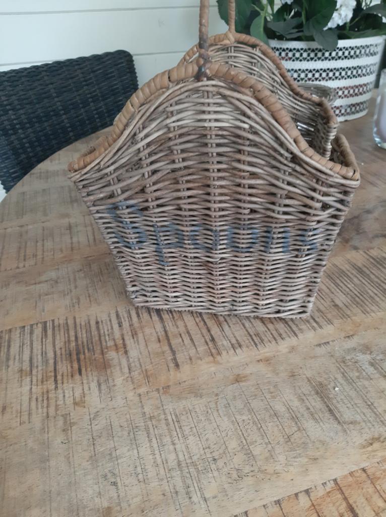 Decoratieve rieten mand met handvat en vakken, Gebruikt, Mand, Ophalen of Verzenden, Riet