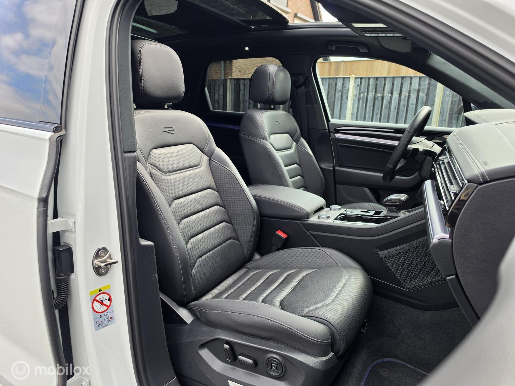 VOLKSWAGEN TOUAREG 3.0 TSI R-LINE 462PK PANO HUD LUCHT TREKH, Auto's, Automaat, Gebruikt, 2995 cc, 462 pk