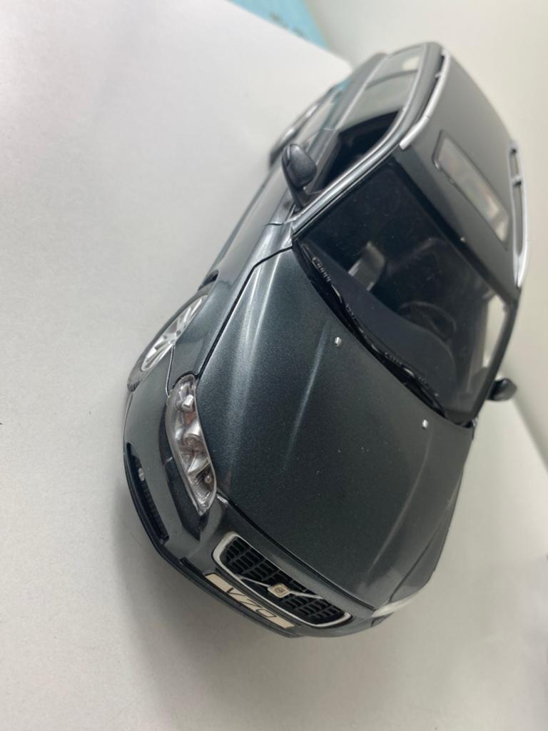 1:18 VOLVO V70-VOLVO LICENSED PRODUCT-kunststof model-SELTEN, Hobby en Vrije tijd, Ophalen of Verzenden, Auto, Overige merken