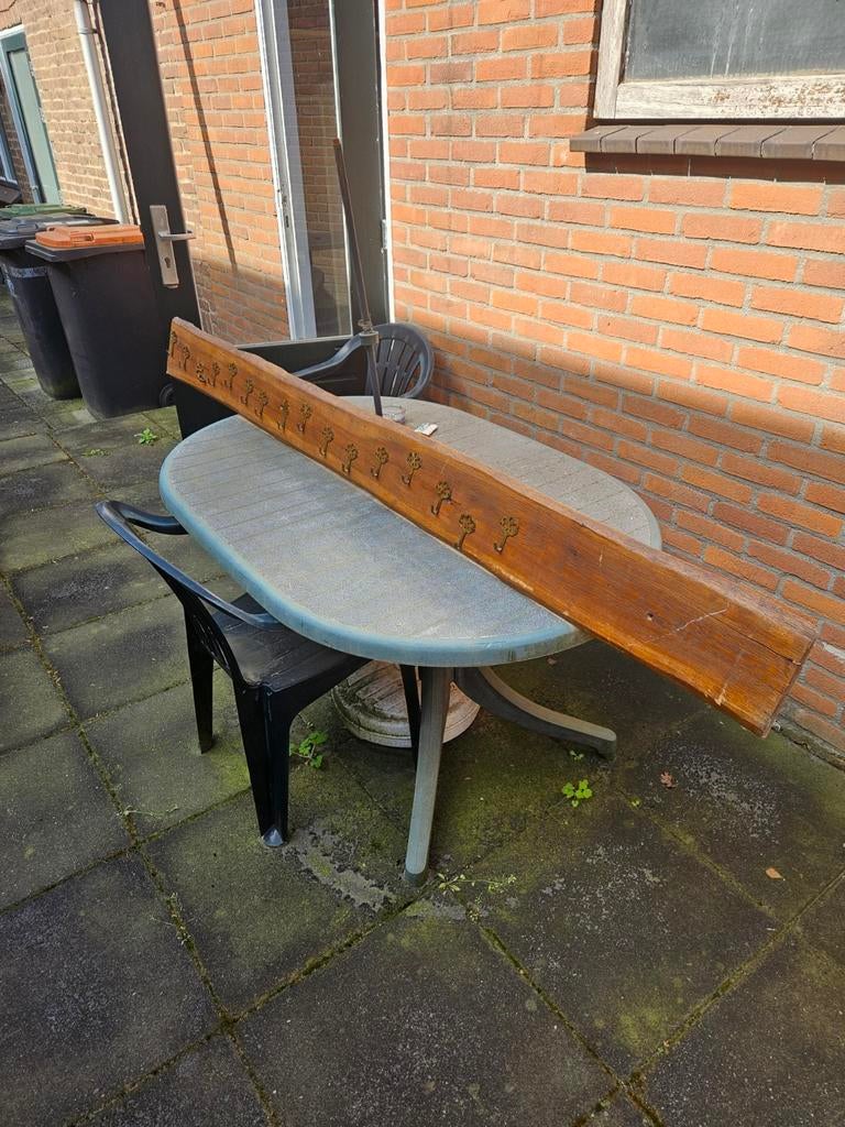 Eiken kapstok, Ophalen
