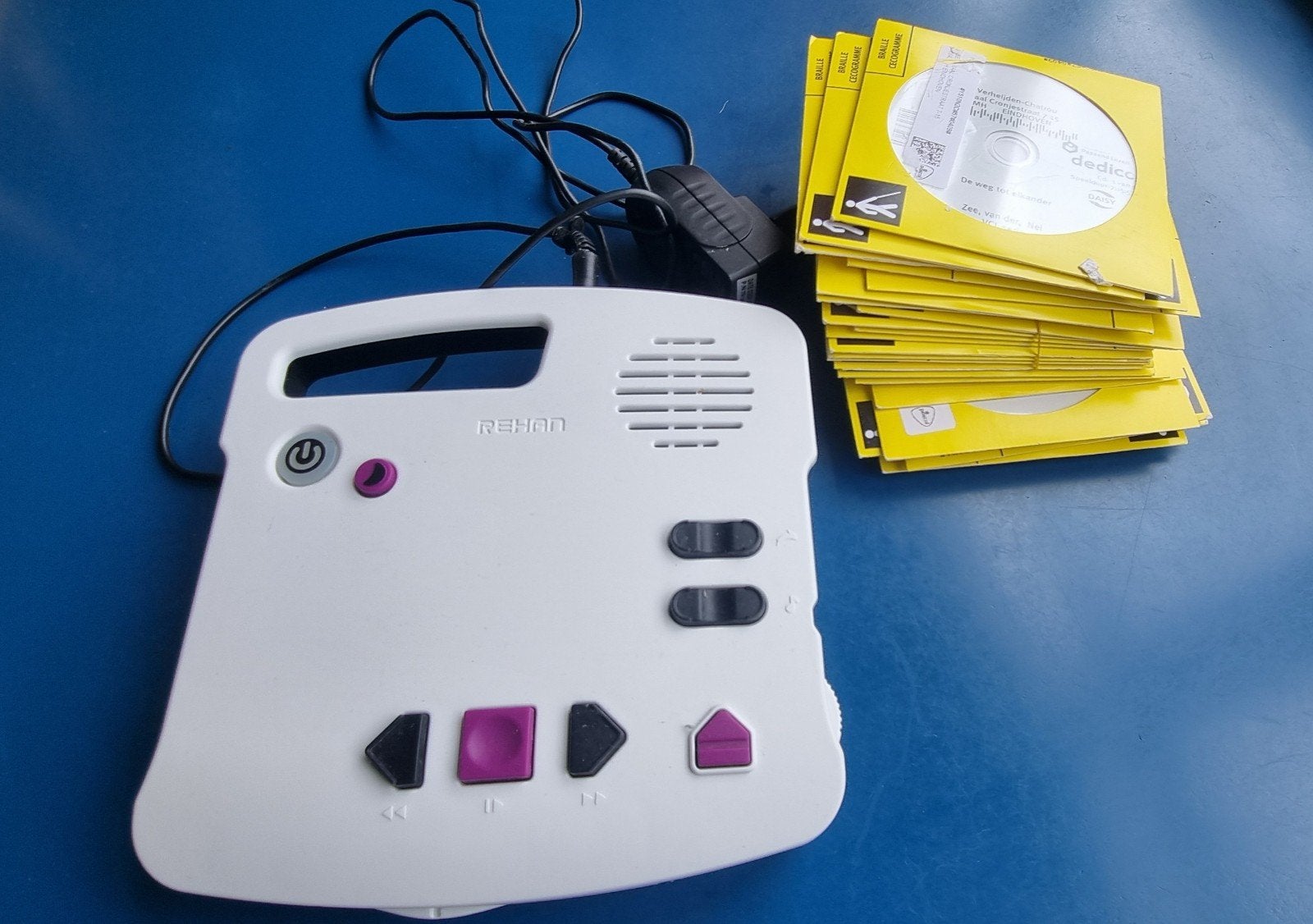 Daisy Player i-Speak 2 met 25 luisterboeken (streekromans), Ophalen of Verzenden, Zo goed als nieuw, Overige kleuren, Classic