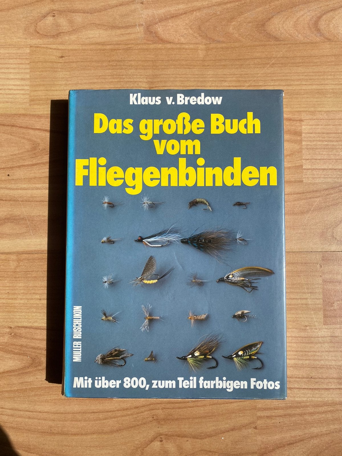 Das Grosse Buch vom Fliegenbinden van Klaus v. Bredow, Watersport en Boten, Ophalen of Verzenden, Zo goed als nieuw, Overige typen