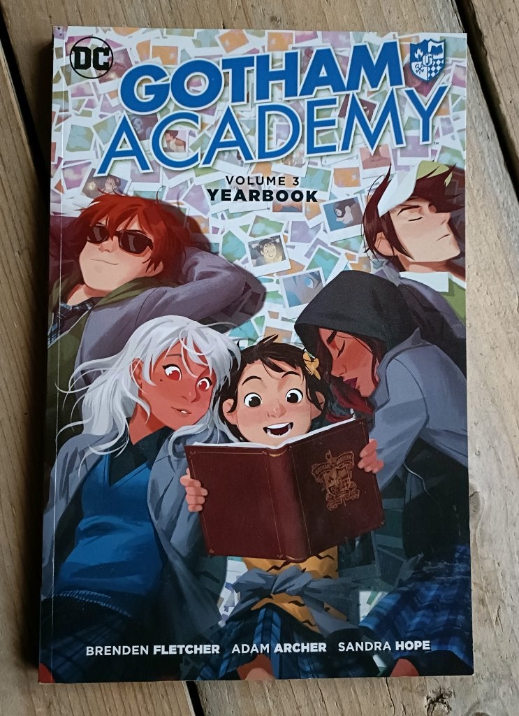 Gotham Academy TPB3 - Yearbook, Boeken, Eén comic, Amerika, Ophalen of Verzenden, Zo goed als nieuw