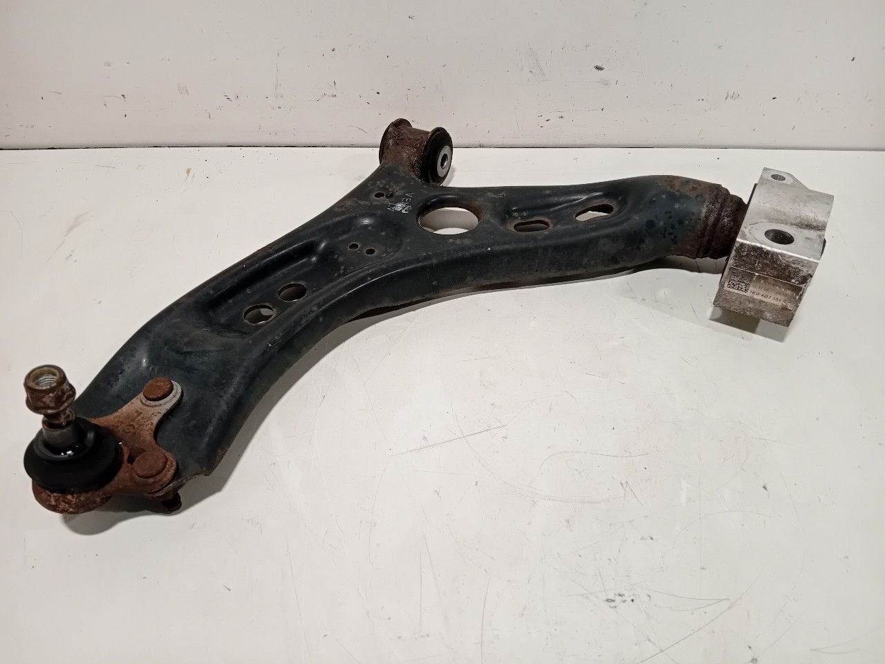 Draagarm links voor Volkswagen Golf, Onderdelen@venauto.nl, Van der Ven Autorecycling B.V., Gebruikt, Ettenseweg 76, 4706 PB Roosendaal, The Netherlands