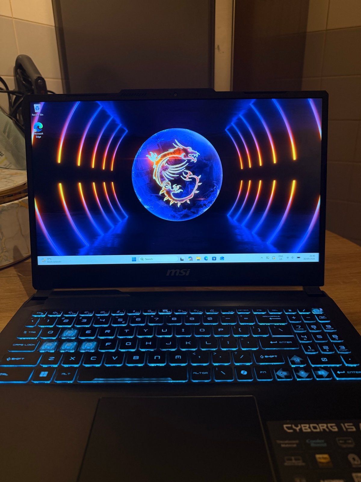 Foto 2 van MSI Cyborg 15 A13VE-1830NL - Gaming Laptop - i7, RTX 4050