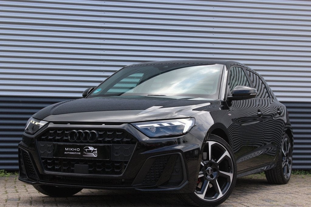 Audi A1 Sportback 35 TFSI 3x S-Line | Edition one | Matrix |, 4 cilinders, 150 pk, Leder en Stof, Zwart