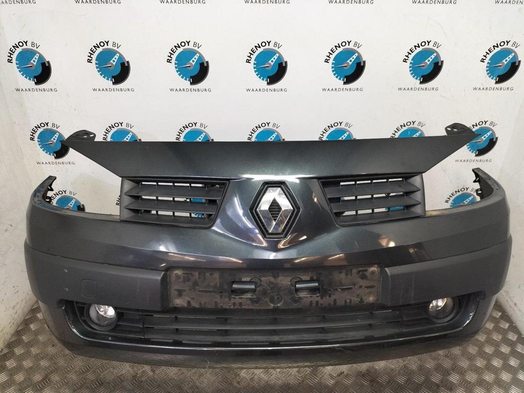 RENAULT MEGANE 1.6 16V Dynam.Comf. GRAND TOUR VOORBUMPER 200, Gebruikt, Voor, Ophalen of Verzenden, Stiba lid