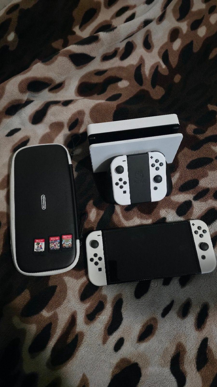 Nintendo Switch OLED met 3 games, hoes en 4 Joy-Cons, Ophalen