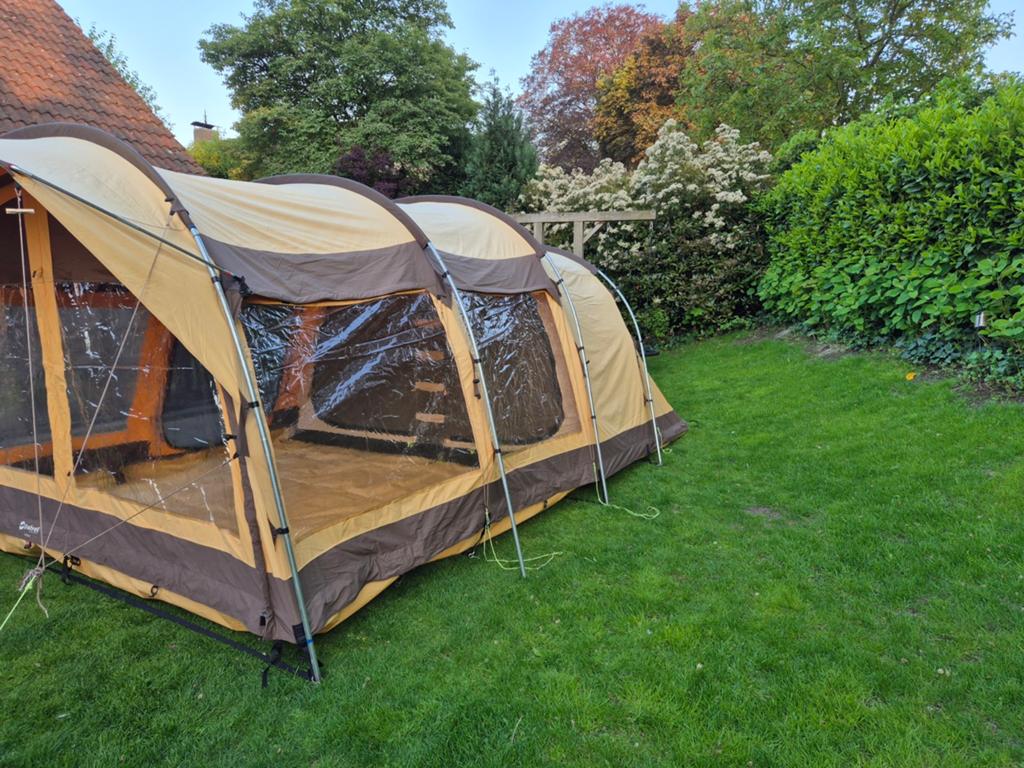 Oranje tent Ruime Outwell tunneltent voor 5 personen, Ophalen of Verzenden, Gebruikt, Tot en met 5
