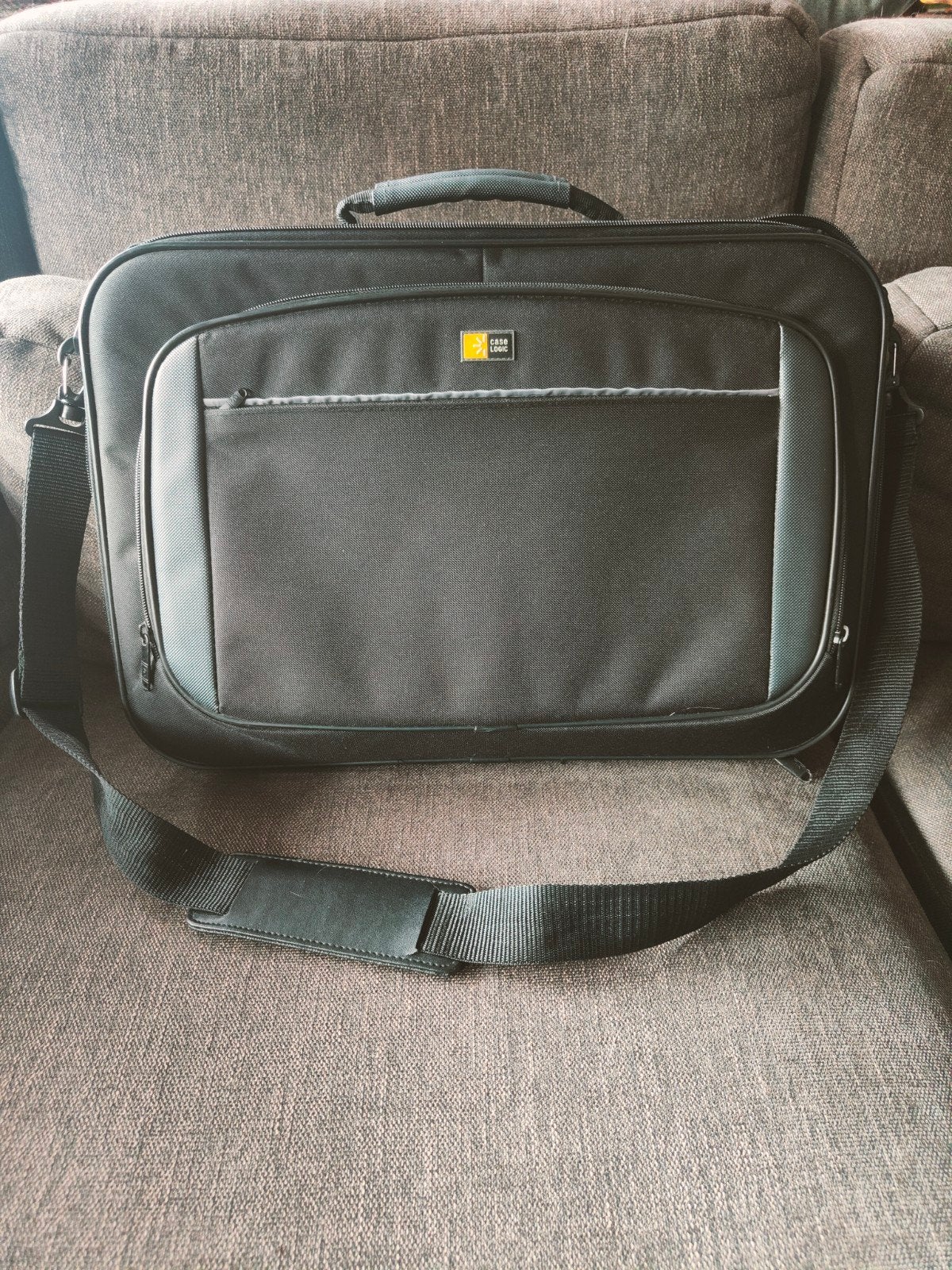 Laptoptas Case Logic, Ophalen, 17 inch of meer, Zo goed als nieuw, Tabletvak