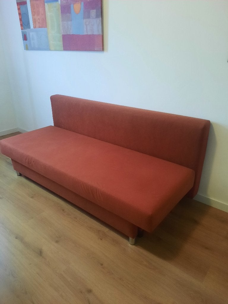 Slaapbank met opbergruimte, Ophalen, Zo goed als nieuw, Twijfelaar, Rood