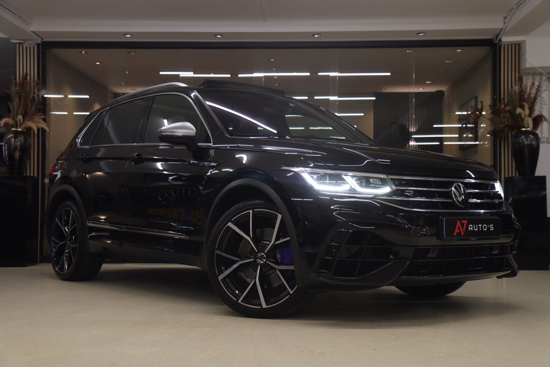 Foto 3 van Volkswagen TIGUAN 2.0 TSI R 75 Edition 4Motion PANO/AKRA/HUD