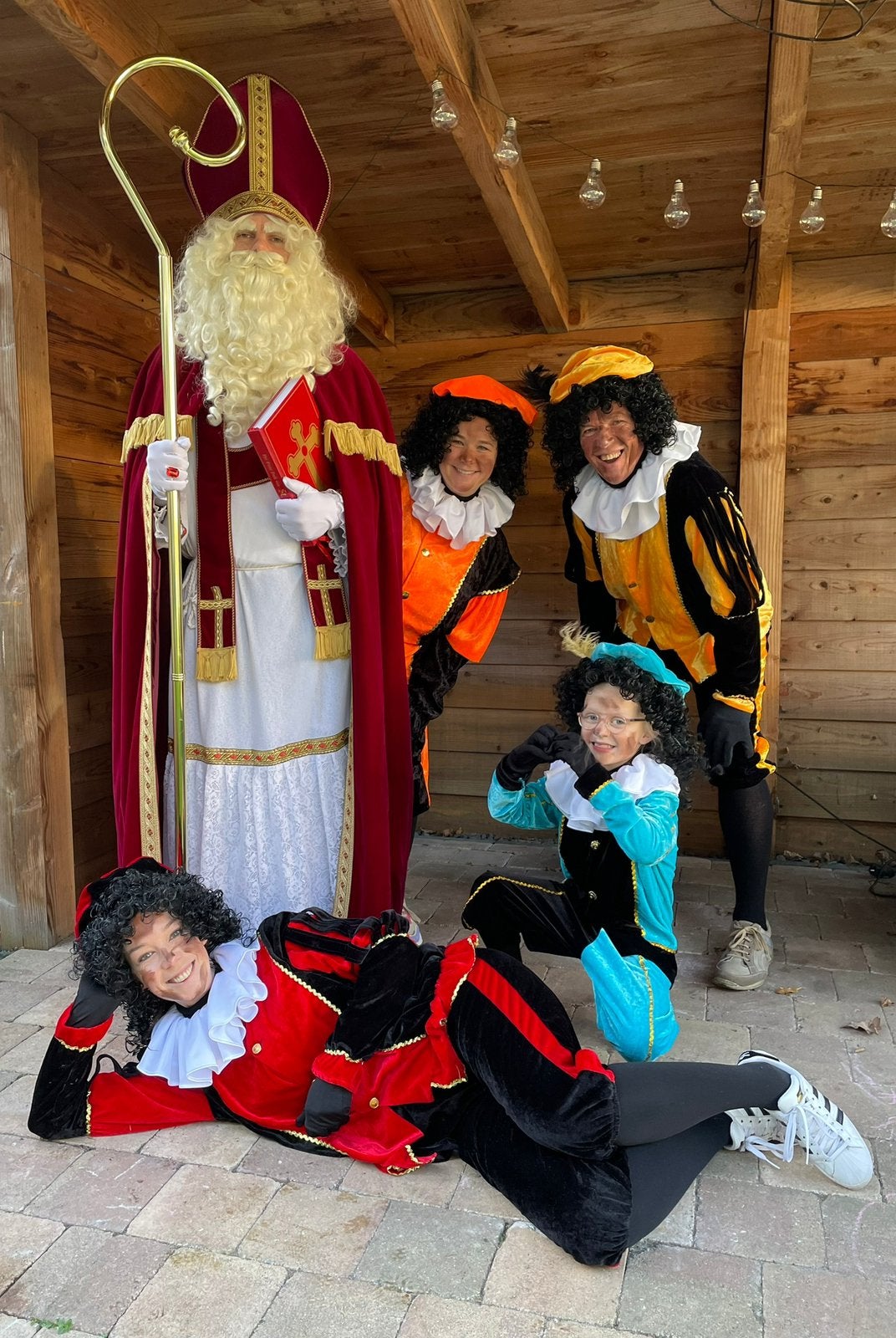 Te huur Sinterklaas kostuum 40 euro piet pak 15 per dag, Diversen, Ophalen, Zo goed als nieuw