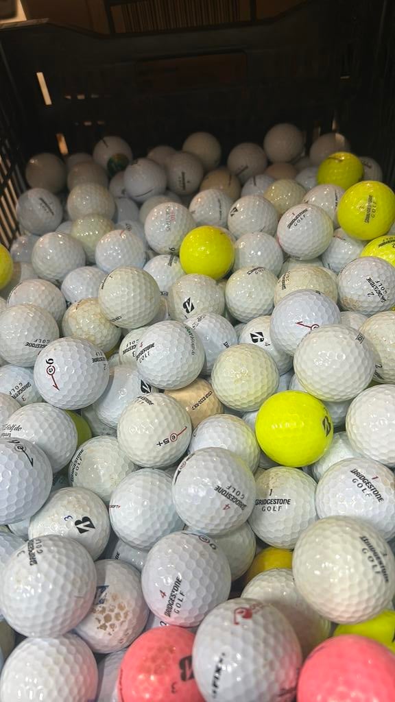 100 Stuks Bridgestone Mix Golfballen, Sport en Fitness, Golf, Ophalen of Verzenden, Zo goed als nieuw, Bal(len)
